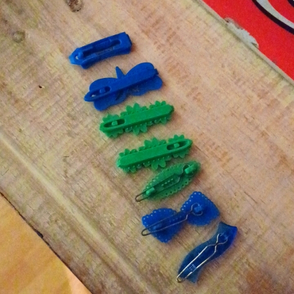 Vintage Hair Clips - Picture 3 of 3